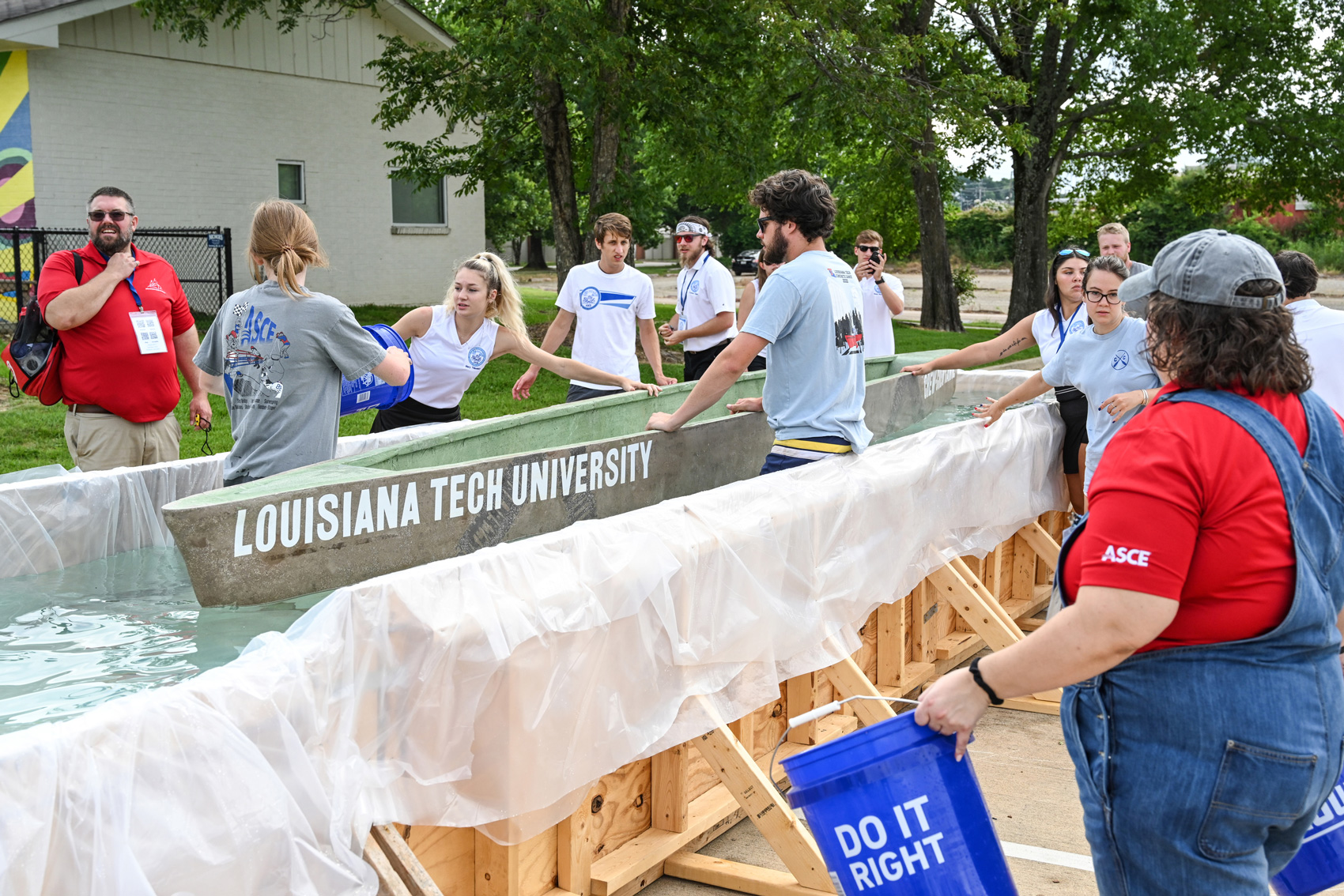 The Louisiana Tech Concrete Canoe team building their canoe